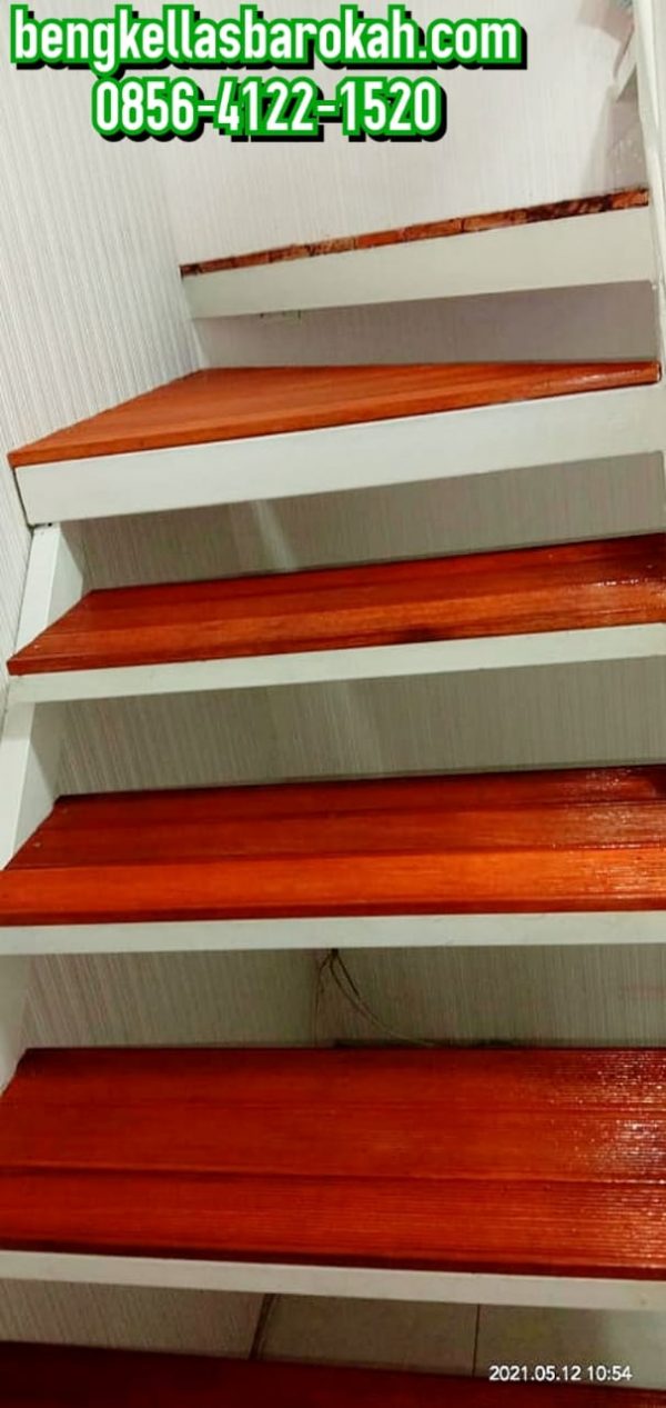 bengkel las tangga besi minimalis pijakan papan motif semarang